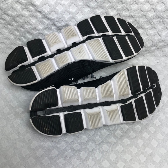 On Cloud Running Shoes Size 7 - Picture 6 of 6